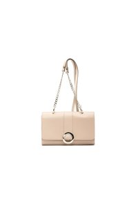 Borsa a tracolla in pelle di un beige chiaro, di forma rettangolare, con un accento circolare sul fronte e una tracolla a catena removibile. Texture liscia.