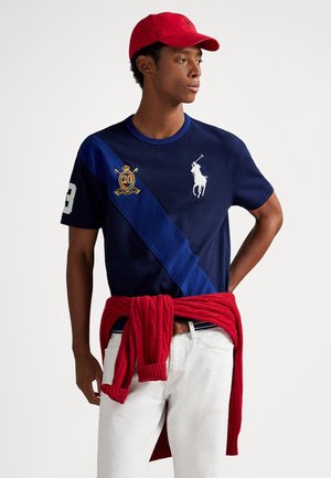 BIG PONY 20TH ANNIVERSARY T-SHIRT - Trükipildiga T-särk - cruise navy