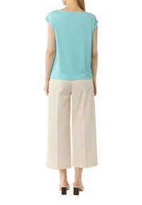 comma MIT ÜBERSCHNITTENEN SCHULTERN UND RAFFUNG - T-Shirt basic - helles türkis