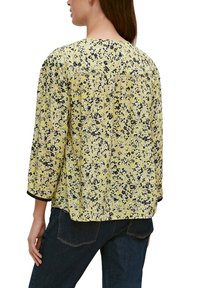 comma casual identity MIT AUSSCHNITT - Blouse - helles zitrone
