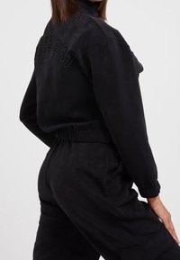 Guess Kurtka wiosenna
