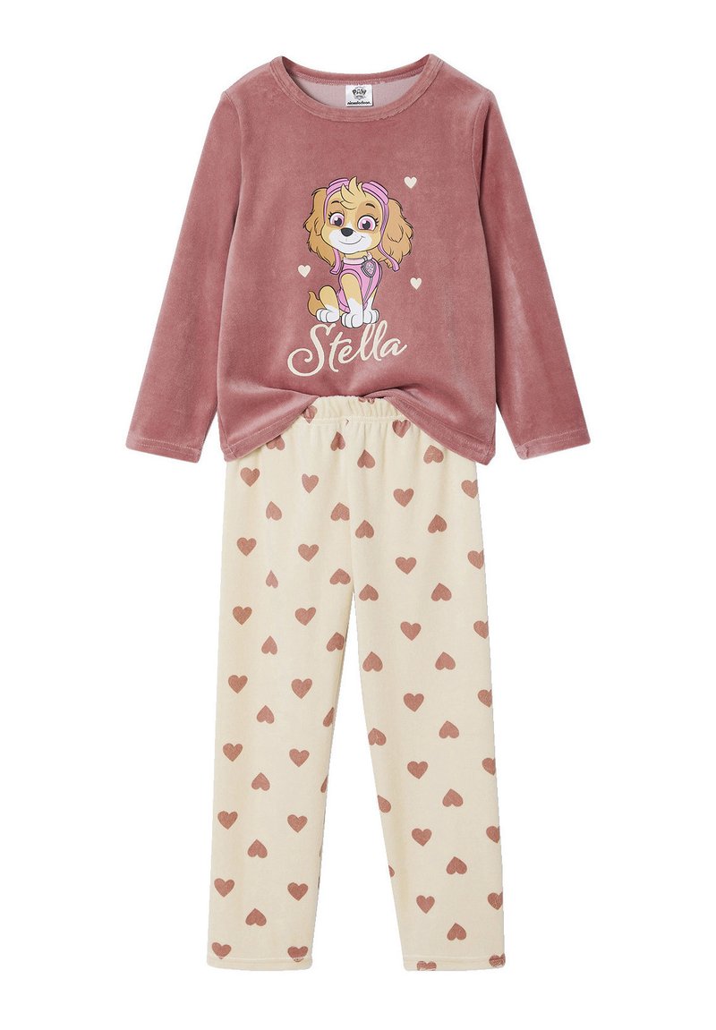 Pink fleece long-sleeve top featuring a cartoon dog and "Stella" text. Cream pants with scattered brown heart patterns. Soft fabric.