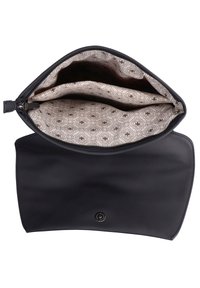 Borsa a pochette nera in pelle con zip, dotata di un interno a motivo marrone chiaro. Il design include due scomparti spaziosi.