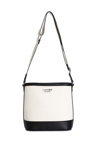 Canvas- och läderaxelväska, vit kropp, svart botten och rem, rektangulär form, med varumärkeslogga på framsidan. Justerbar rem.