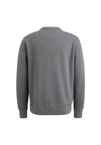 Sudadera gris con mangas largas, cuello redondo y puños acanalados. Textura de tela suave con un corte relajado y sin logotipos ni patrones visibles.