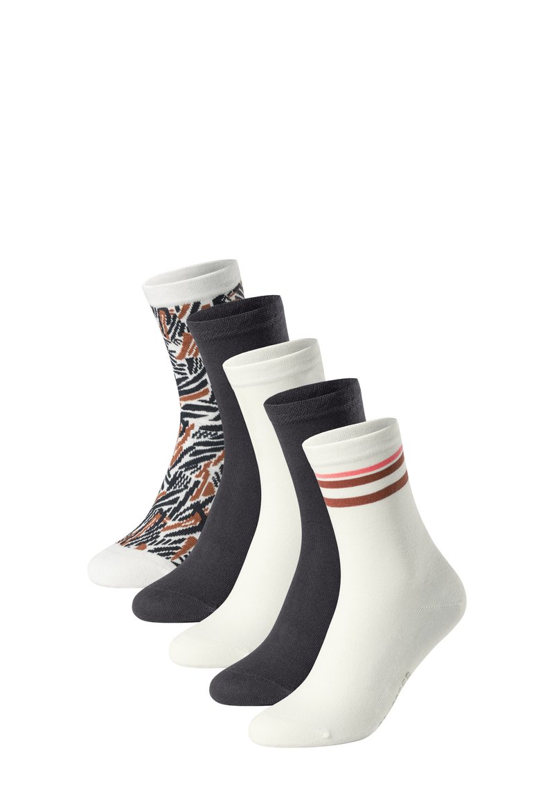 Fünf Paar Socken: ein gemustert in Schwarz, Weiß und Orange; drei einfarbige in dunklen Farben; eine cremefarbene mit roten und braunen Streifen.