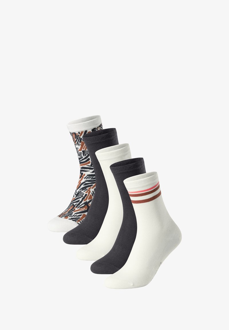 Fünf Paar Socken: ein gemustert in Schwarz, Weiß und Orange; drei einfarbige in dunklen Farben; eine cremefarbene mit roten und braunen Streifen.