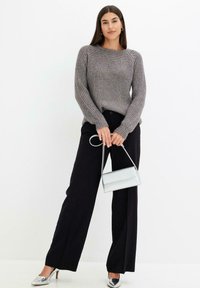 bonprix MIT GLITZERGARN - Maglione - grey
