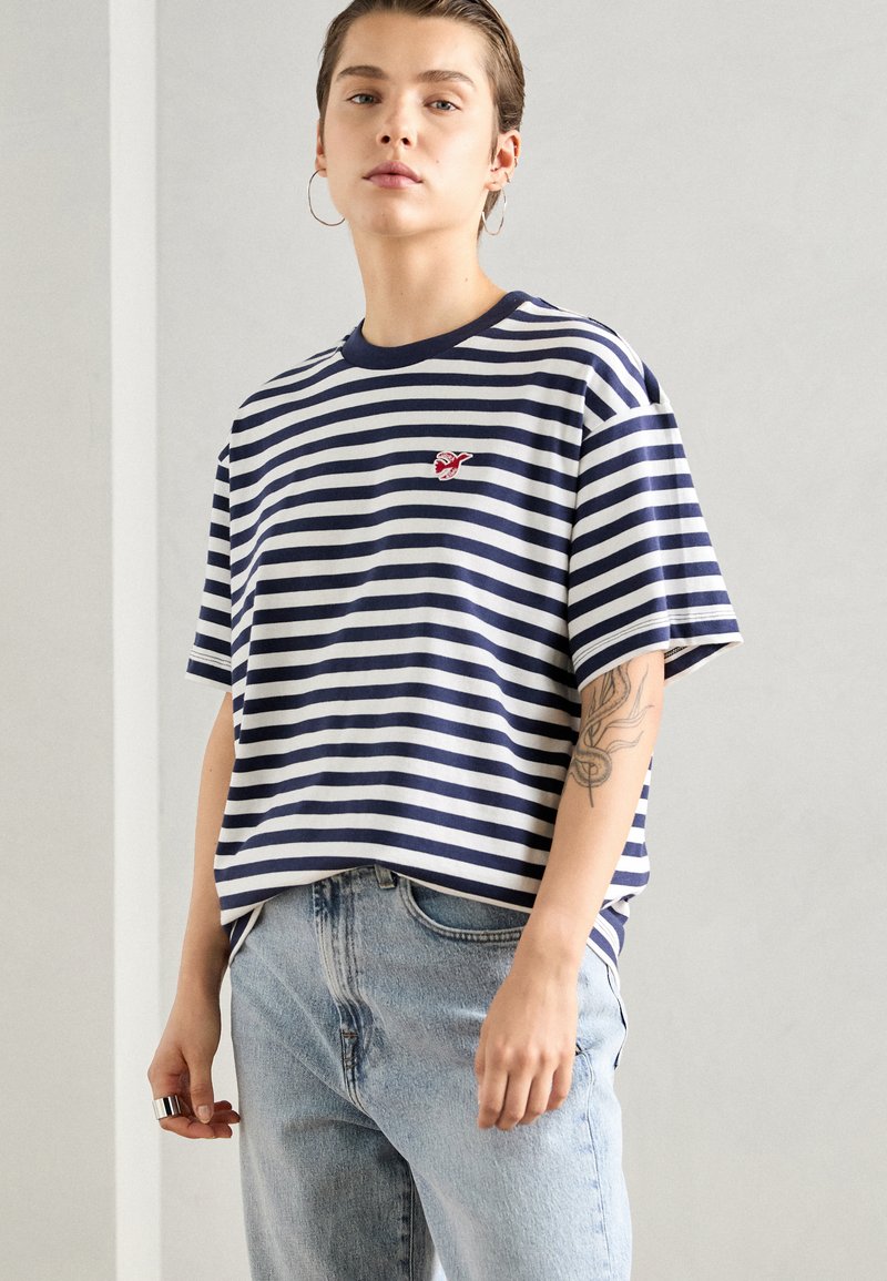 Scotch & Soda CORE THE FREE SPIRIT PEACE BIRD  - Print T-shirt - navy/white