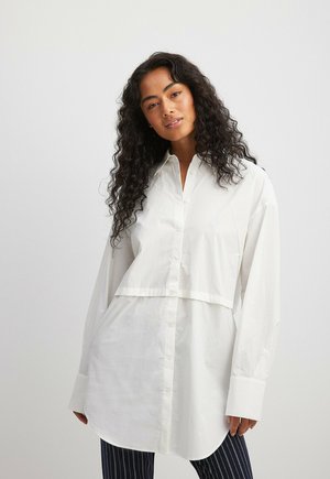 NA-KD MULTI-WEAR-OVERSIZED - Blúzka so zapínaním na gombíky - white