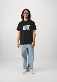 Quiksilver GRIFF QUIK TEE UNISEX - Triko s potiskem - black