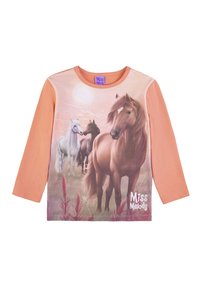 Maglietta a maniche lunghe con corpo di color arancione chiaro, con una grafica di un cavallo sul davanti e "Miss Melody" stampato in bianco lungo il bordo inferiore.