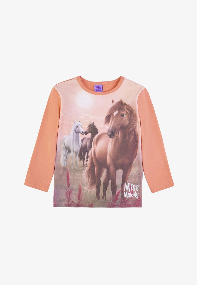 Maglietta a maniche lunghe con corpo di color arancione chiaro, con una grafica di un cavallo sul davanti e "Miss Melody" stampato in bianco lungo il bordo inferiore.