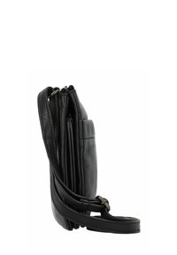 Borsa a tracolla nera in pelle con un profilo sottile. Presenta una chiusura con zip, più scomparti e una tracolla rimovibile.