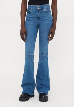 ONLHELLA CUT RETRO - Flared Jeans - light blue denim