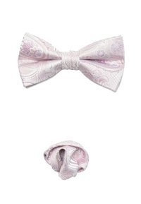 Lichtroze zijden vlinderdas met een ingewikkeld paisleypatroon en een bijpassend voorgestrikt knoopstuk, met een gladde textuur en fijne details.