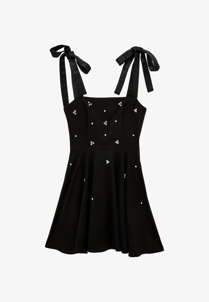 Schwarzes ärmelloses Kleid mit gebundenen Schulterriemen, tailliertem Oberteil, ausgestelltem Rock und verstreuten kleinen weißen Perlenverzierungen.