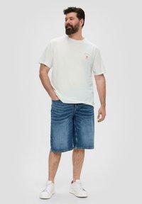 s.Oliver MIT GRAFIK - T-shirt print - weiß