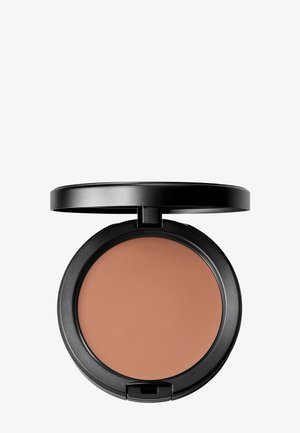 MAC STUDIO FIX POWDER PLUS FOUNDATION - Foundation - NW33