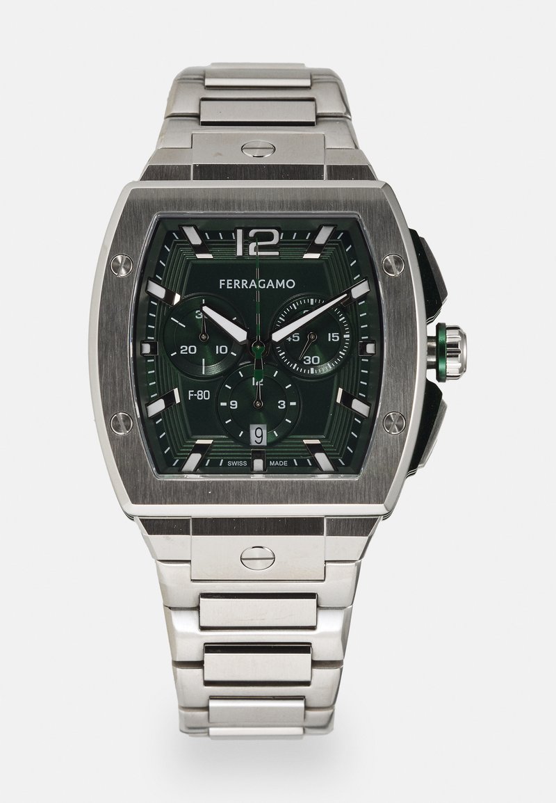 Montre en acier inoxydable argenté avec un cadran texturé vert, boîtier carré, fonction chronographe et accents polis. Dispose de grands index horaires et d'un affichage de la date.