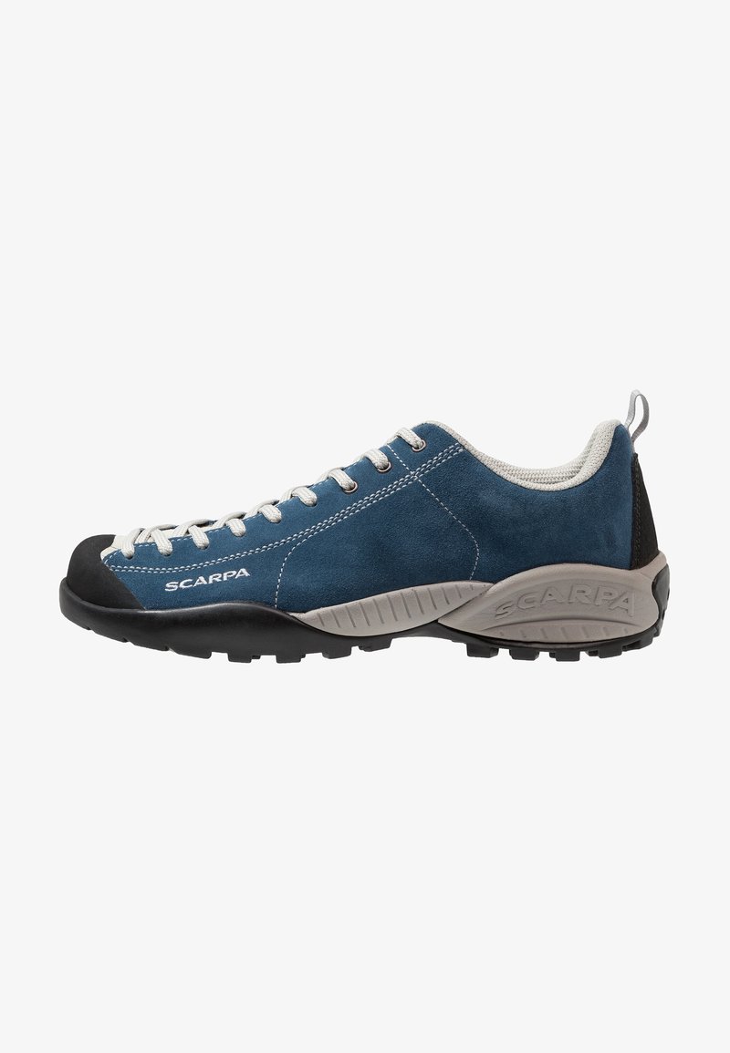 Blaue Wildlederschuhe zum Klettern mit grauen Akzenten, ausgestattet mit einer Gummikappe, Schnürverschluss und strukturiertem schwarzen Außensohle für guten Halt.