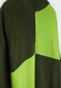 Stradivarius Sweter