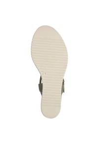 Semelle de sandale avec une finition beige texturée, présentant des rainures horizontales pour l'adhérence. Comprend un léger talon et un design découpé.