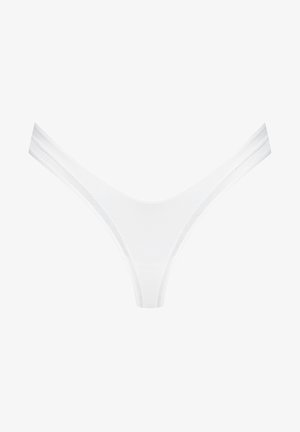 Un string blanc en tissu lisse et extensible, offrant une couverture minimale, avec un design sans coutures et des bretelles élastiques fines.