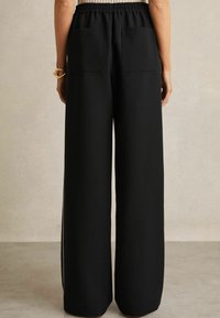 Reiss Pantaloni sportivi - black