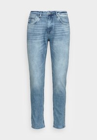 Lichtblauwe denim jeans met een rechte snit, vijf zakken, ritssluiting en een licht vervaagde textuur. Heeft logostiksel op de tailleband.