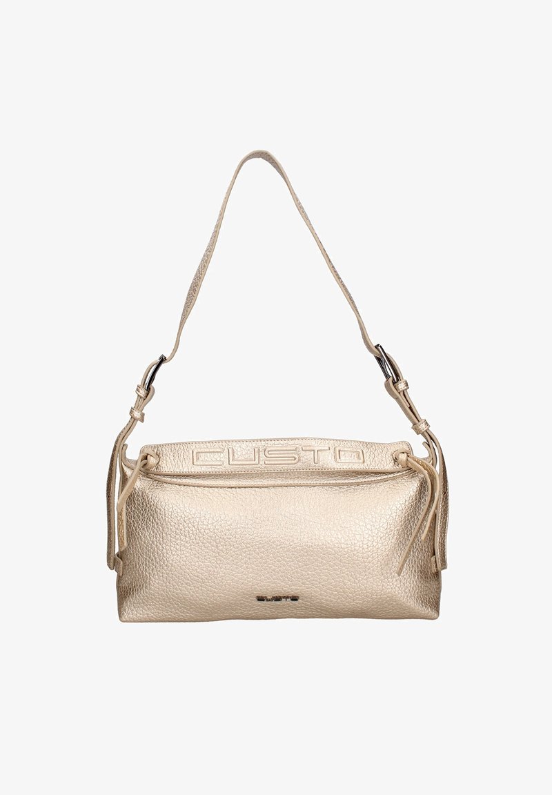 Borsa a mano in pelle dorata con finitura testurizzata, caratterizzata da un logo sulla parte superiore, una tracolla singola e una chiusura con cerniera. Misura circa 30 cm x 15 cm.