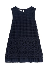 Marineblaues Kleid mit ärmellosem Design, das ein strukturiertes Häkeloberteil und einen floralen Spitzenunterteil zeigt und mit einem mehrlagigen transparenten Rüschensaum abschließt.