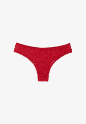 Tanga rosso in pizzo con motivi floreali, bordo ondulato e finitura liscia. Leggero, con una vita elasticizzata per il massimo comfort.