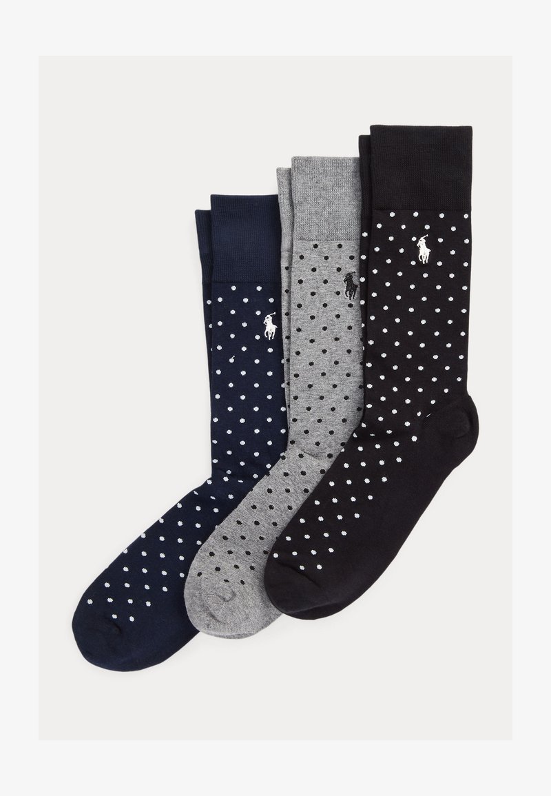 Trois paires de chaussettes mi-mollet en marine, gris et noir avec des pois blancs et noirs ainsi qu'un petit logo de cheval brodé sur chaque paire.
