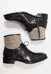 Melvin & Hamilton Nauhalliset nilkkurit - black