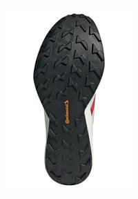 Suola della scarpa con un design in gomma nera robusta, caratterizzata da tacchetti multidirezionali per aderenza. Logo Continental visibile vicino al centro.
