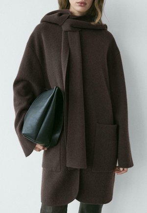 WITH SCARF HOOD DETAIL  - Cappotto corto - brown