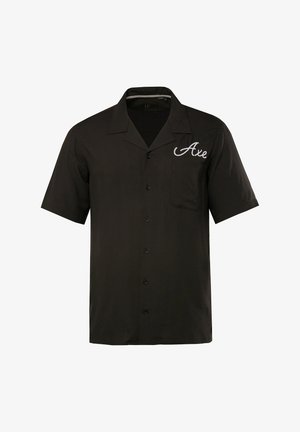 Camisa negra de manga corta, con botones y un bolsillo, y el logotipo bordado "Axe" en blanco en el lado izquierdo. Tejido suave y ligero.