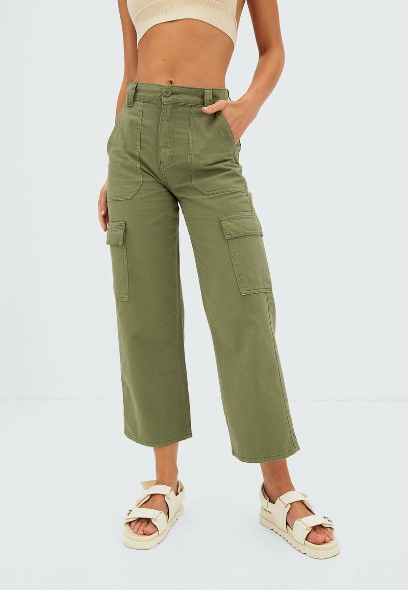 Stradivarius CROPPEDCARGO Pantalon cargo light green/vert clair