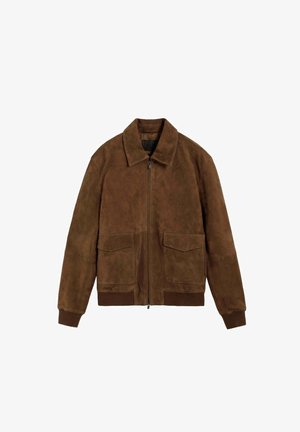 Ruskea mokkatakki, jossa etuvetoketju, kaksi läppätaskua, resorit hihansuissa ja helmassa, klassisella kauluksella.