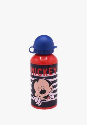 Rode metalen waterfles met een blauwe plastic dop. Heeft een Mickey Mouse-afbeelding en een gestreept zwart-wit patroon.