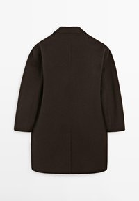 Cappotto di lana nero con silhouette dritta, colletto a revers e design di lunghezza media, dotato di maniche senza cuciture e texture liscia.