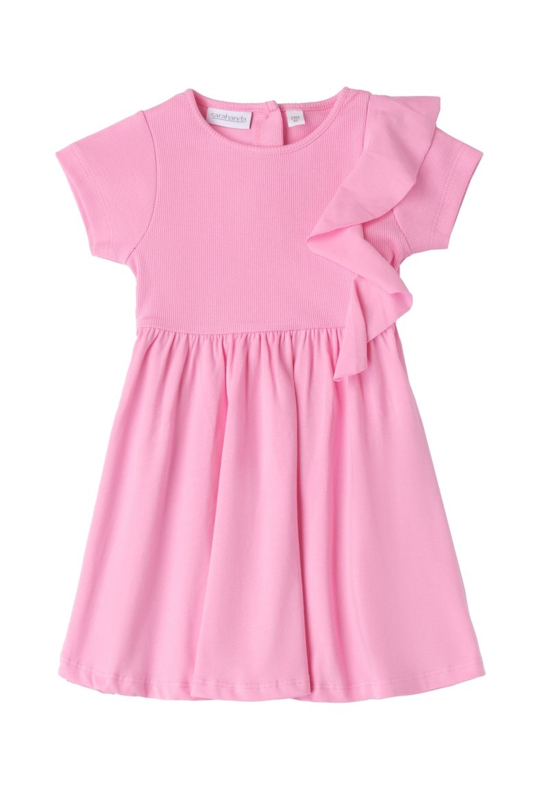 Rosa Kleid aus geripptem Stoff, mit kurzen Ärmeln, einer Rüsche an der Schulter und einem gerafften Rock. Knopfverschluss hinten.