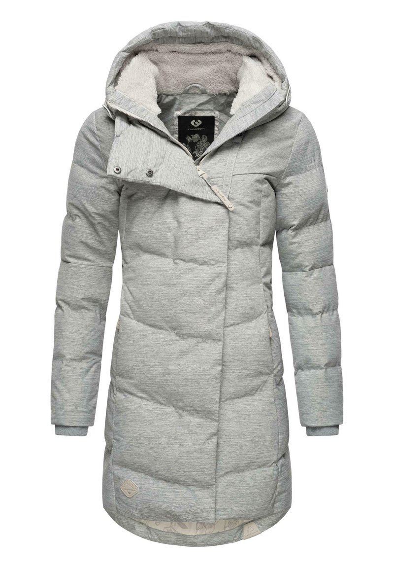 Szary puchowy płaszcz z kapturem, z miękką, teksturowaną podszewką, ukośnym zamkiem błyskawicznym i wzorem pikowanym. Ozdobiony naszywką z logo.