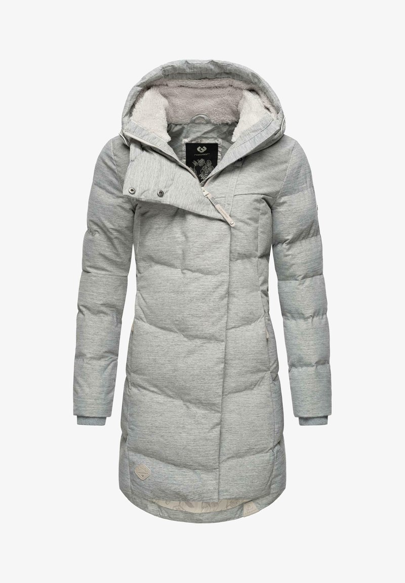 Szary puchowy płaszcz z kapturem, z miękką, teksturowaną podszewką, ukośnym zamkiem błyskawicznym i wzorem pikowanym. Ozdobiony naszywką z logo.