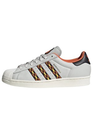 SUPERSTAR UNISEX - Matalavartiset tennarit - crystal white/semi impact orange/cloud white