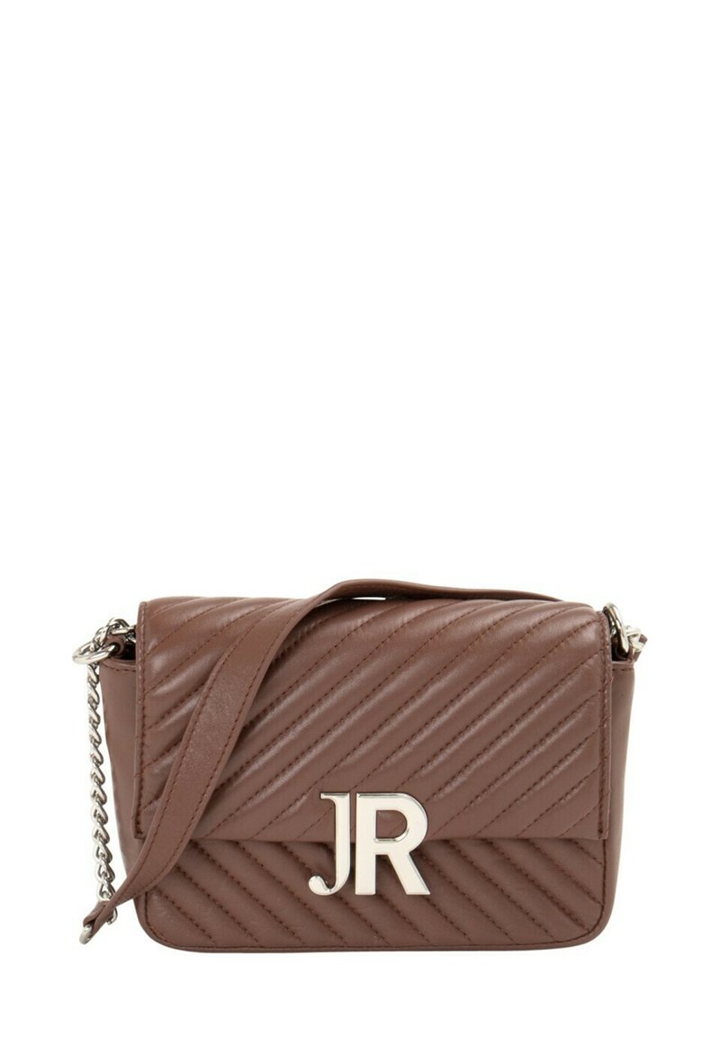 Borsa a tracolla in finta pelle marrone con design trapuntato, accessori in argento e logo "JR" impresso. Tracolla in catena regolabile per versatilità.