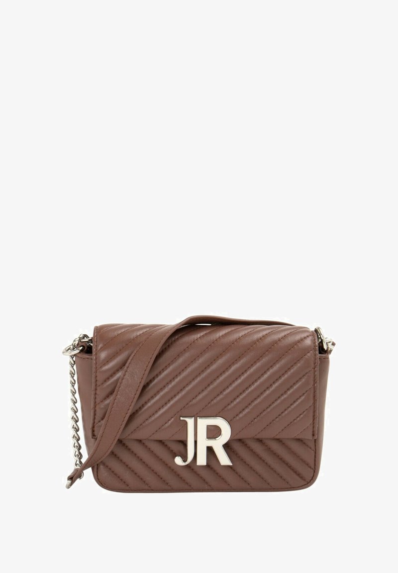 Borsa a tracolla in finta pelle marrone con design trapuntato, accessori in argento e logo "JR" impresso. Tracolla in catena regolabile per versatilità.