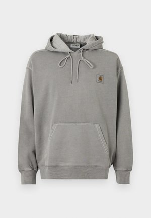 Ανοιχτό γκρι φούτερ Carhartt με κουκούλα, μπροστινή τσέπη καγκουρό, κορδόνι στην κουκούλα, ριμπ μανσέτες και μικρό λογότυπο της μάρκας στο στήθος.