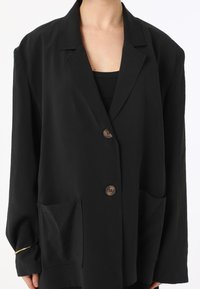 Modanisa Klassisk frakke - black